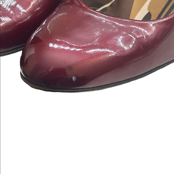 STUART WEITZMAN burgundy patent 'Honor Roll' size 8.5M - Picture 7 of 11